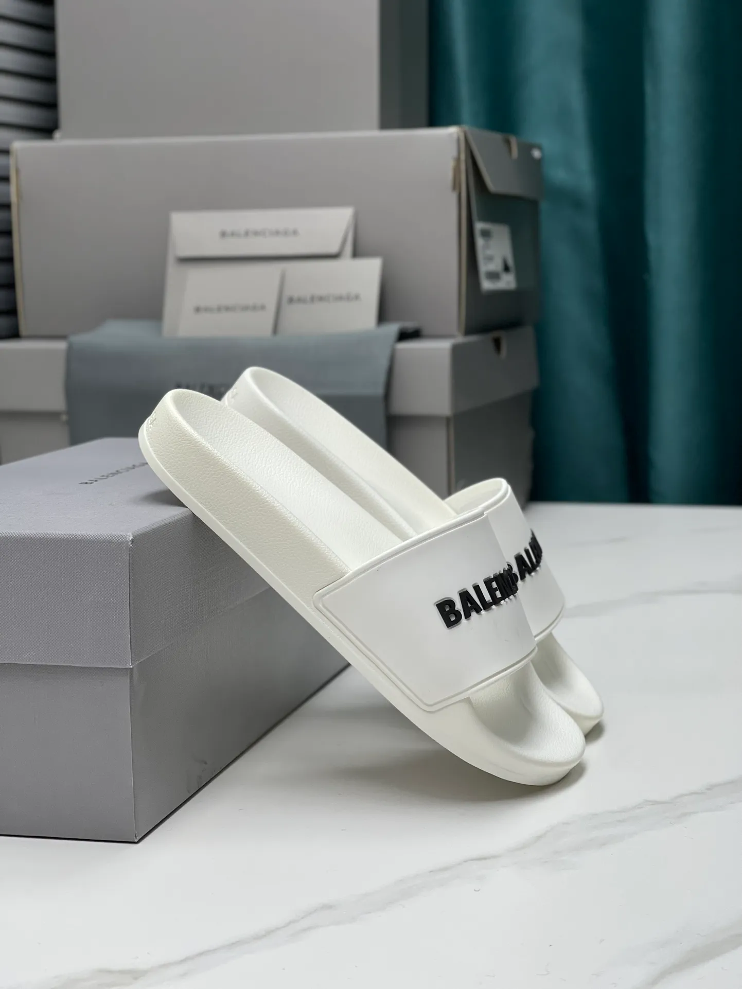 👟👟Ex-factory price 240👟👟 Women's Shoes Women's Clothing Balenciaga 2023 trendy slippers!  Balenciaga Political Campaign Latest Abrasive Development!  A favorite of European and American ladies, celebrities, and Internet celebrity girls. Exquisite uppers are hand-sewn and threaded. They are fluffy and soft, skin-friendly and soft, a must-have for summer. Fashionable but not overly ostentatious. Original natural rubber non-slip and wear-resistant sole. Size 35-40, 39-45 matching counter latest original packaging.